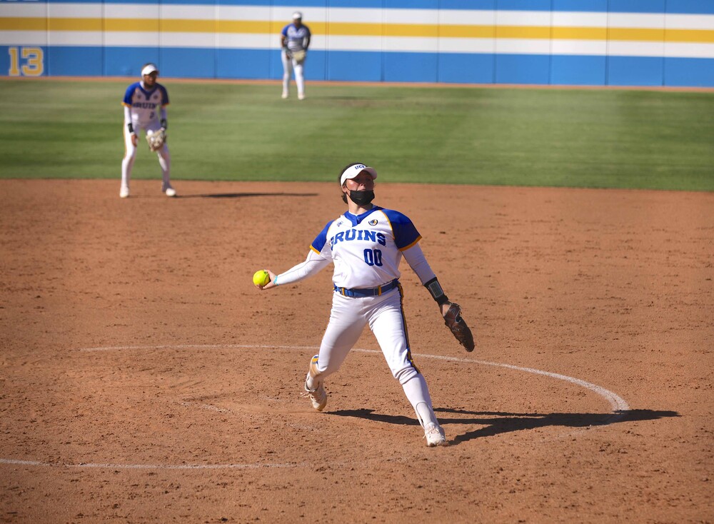 UCLA Softball on X: Maya Brady (@BradyMaya) scores Kinsley Washington with  a single through the right side! 